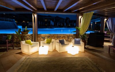 Location de mobilier extérieur lumineux : créez une ambiance magique en plein air